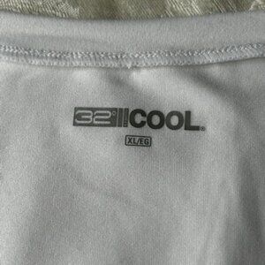 32 Degrees V-neck T Shirt - White, Size XL